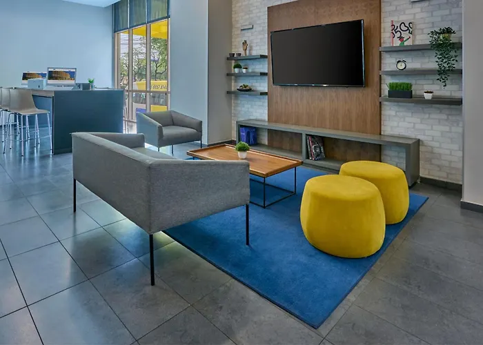 Hotel Express By Marriott Ciudad De La 3*