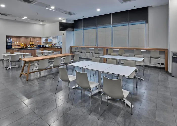 Hotel Express By Marriott Ciudad De La 3*