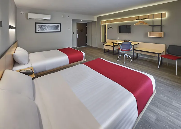 Hotel Express By Marriott Ciudad De La