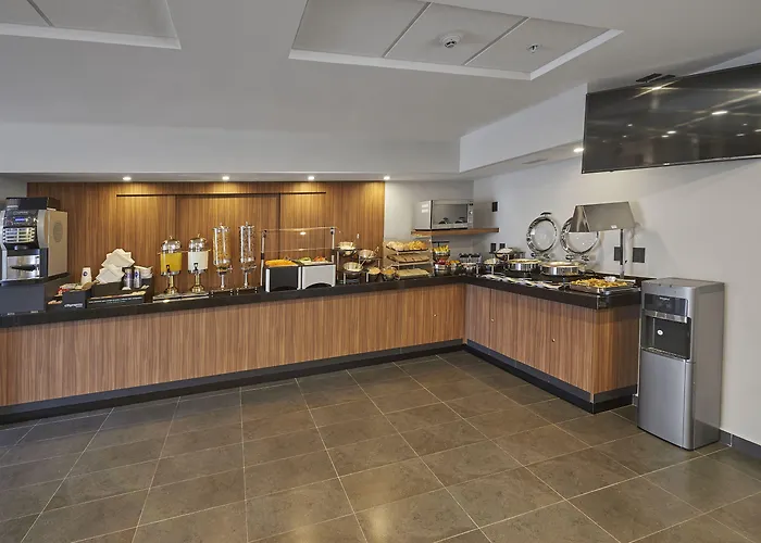 Express By Marriott Ciudad De La Hotel 3*