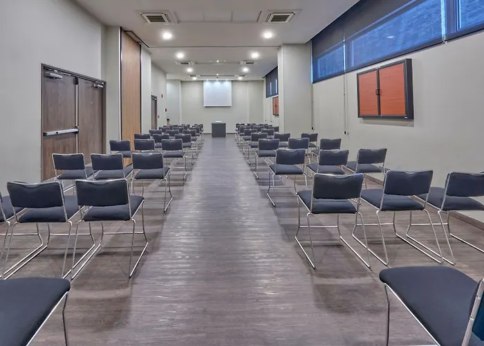 Hotel Express By Marriott Ciudad De La 3*