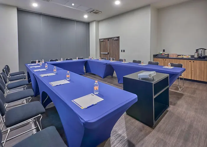Express By Marriott Ciudad De La Hotel 3*
