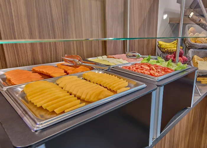 Hotel Express By Marriott Ciudad De La 3*