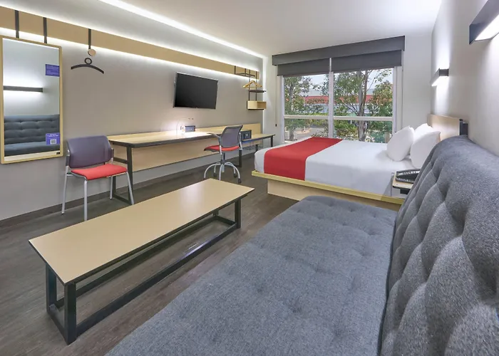 Hotel Express By Marriott Ciudad De La 3*